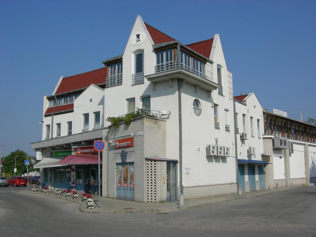 Hary Hotel Kecskemét Exteriör bild