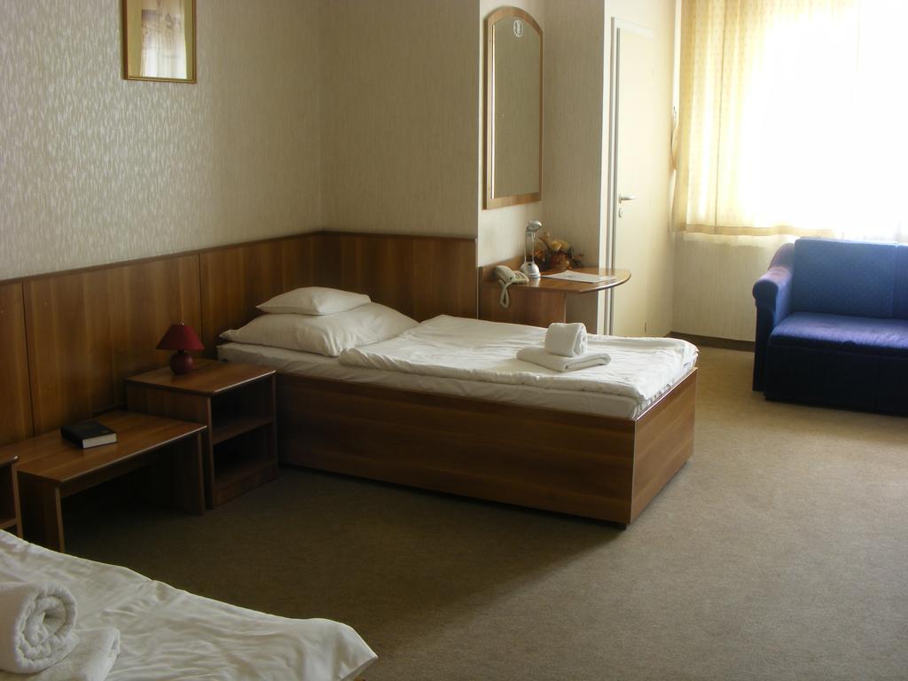 Hary Hotel Kecskemét Rum bild